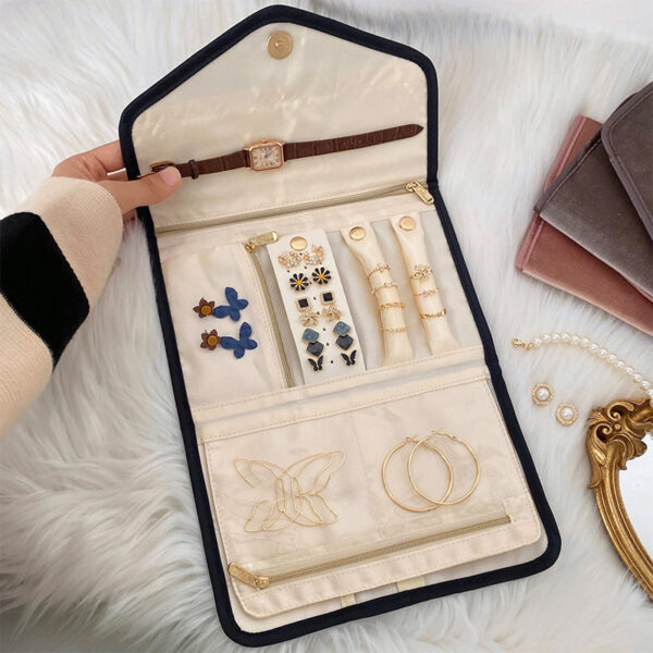 Roll Foldable Jewelry Case: Your Travel Companion